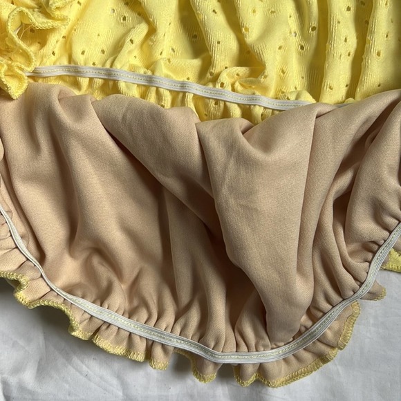 PrettyLittleThing | Yellow Eyelet Bardot Crop Top size 14 - Picture 3 of 6